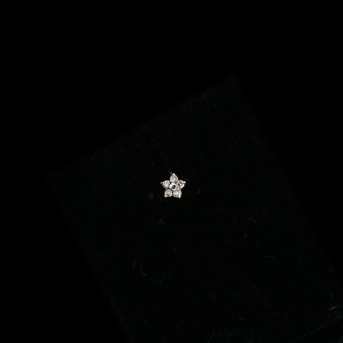 Attractive-Star-Diamond-Nosepin-01-dgoldpassion