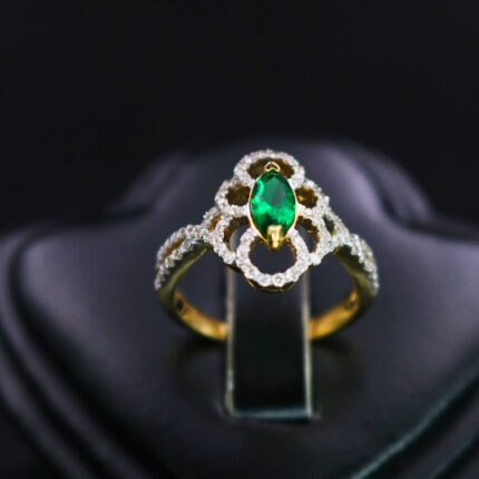 Emerld-Green-Attractive-Ring-01-dgoldpassion