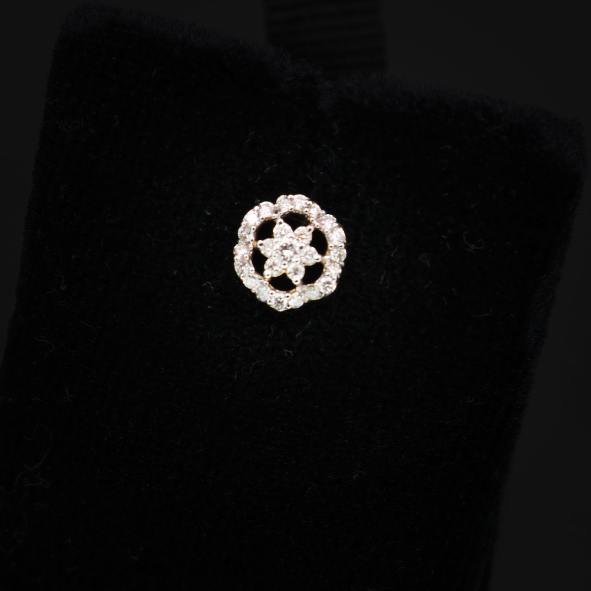 Enchanting-Diamond-Charm-Nosepin-01-dgoldpassion