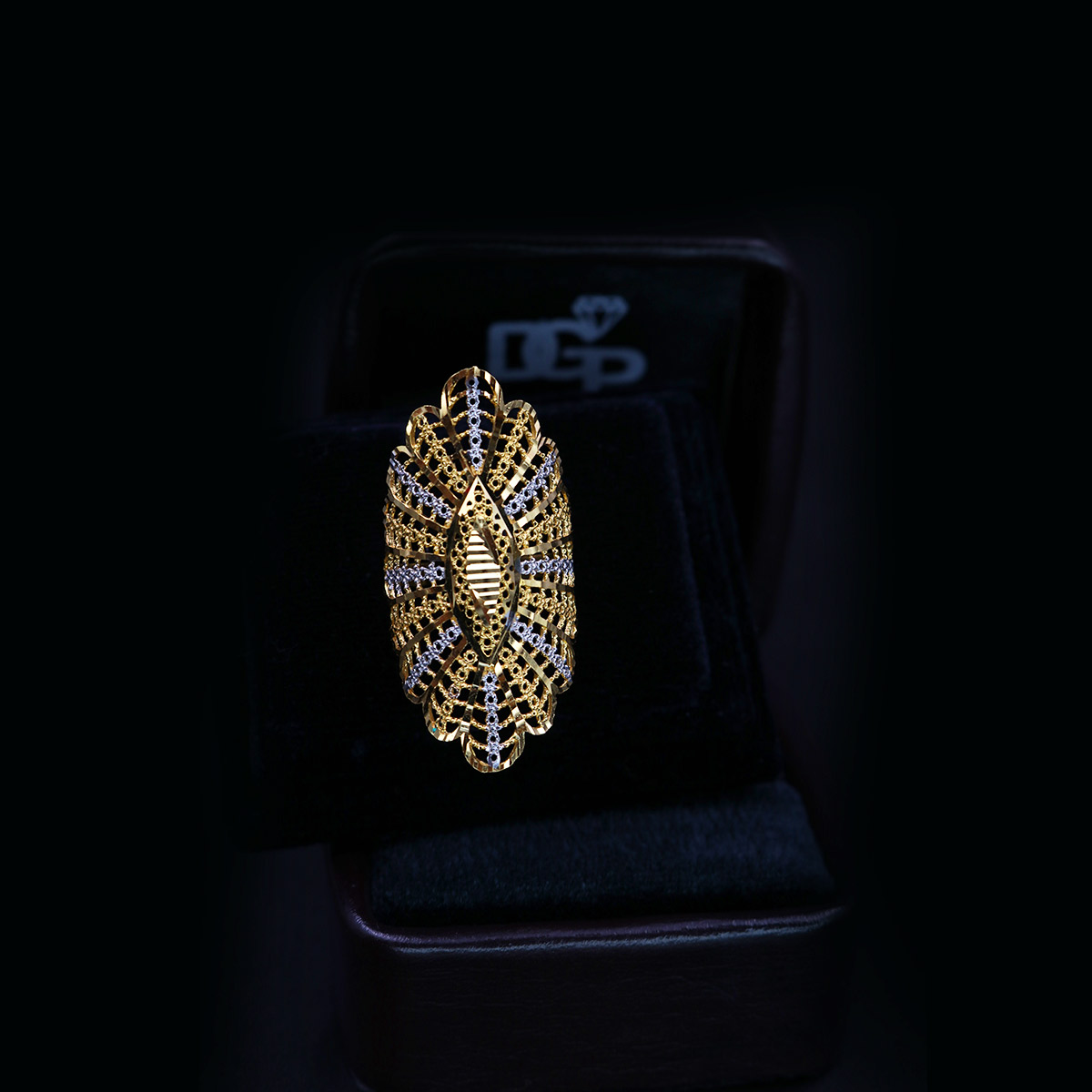 Engagement-Gold-Ring-01-dgoldpassion