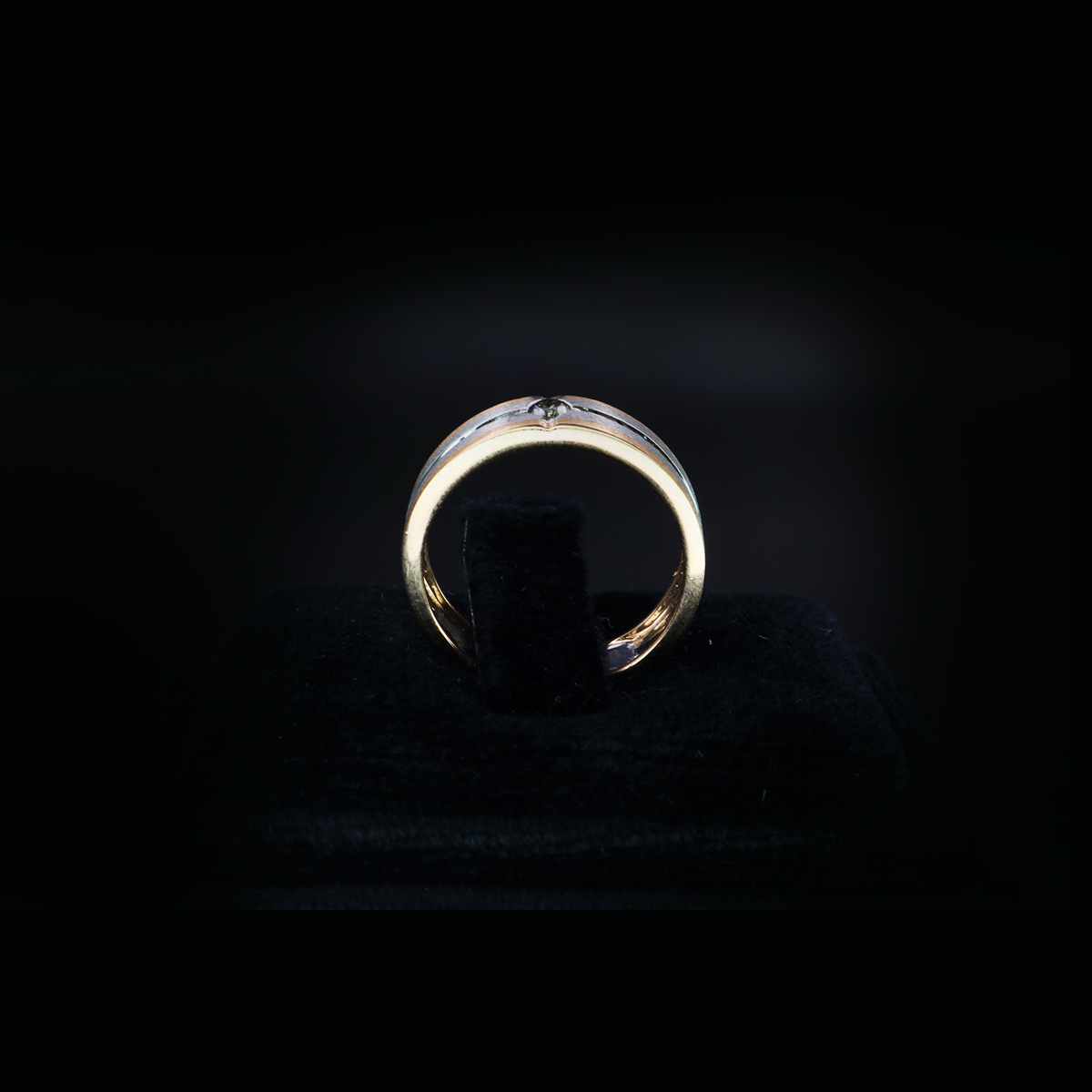 Eternal-Rose-Bordered-Platinum-Ring-02-dgoldpassion