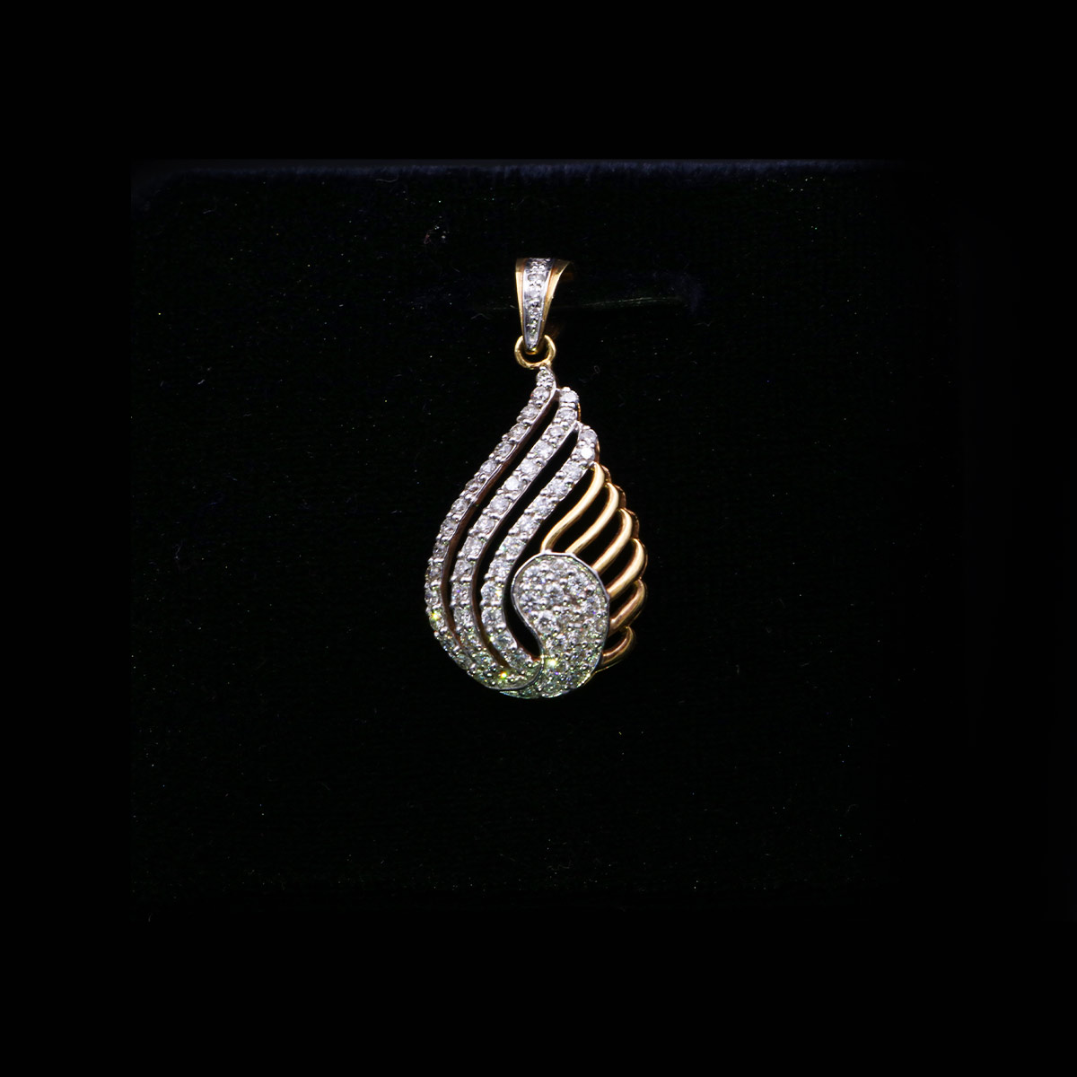 Exotic-Diamond-Pendant-01-dgoldpassion