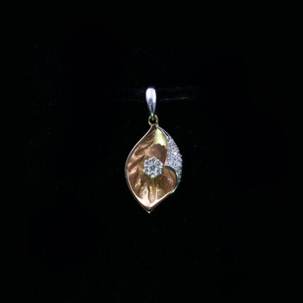 Glamorous-Leafy-Sparkle-Diamond-Pendant--01-dgoldpassion