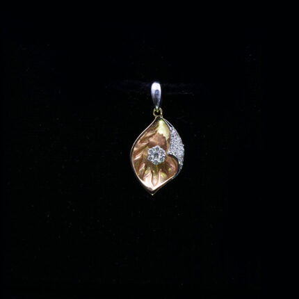 Glamorous-Leafy-Sparkle-Diamond-Pendant-02-dgoldpassion