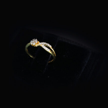 Glimmering-Gem's-Grace-Line-Diamond-Ring-01-dgoldpassion