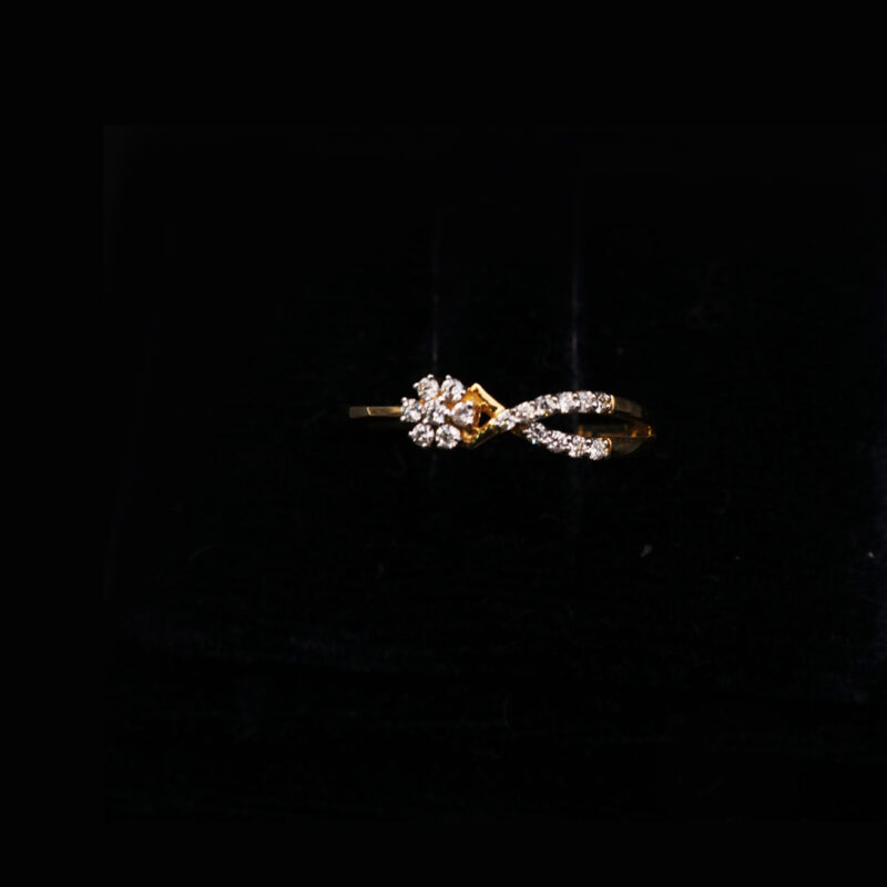 Glimmering-Gem's-Grace-Line-Diamond-Ring-02-dgoldpassion
