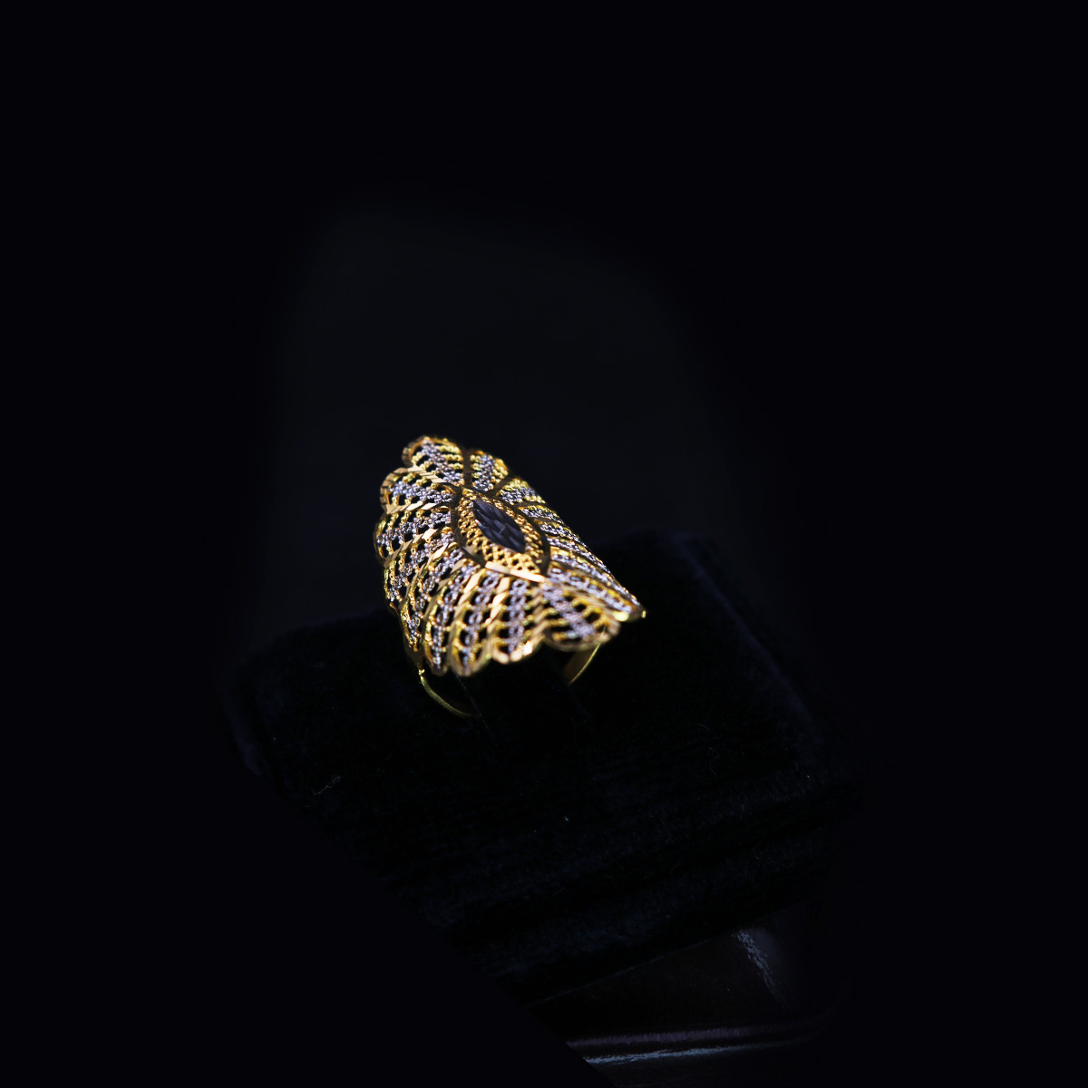 Glorious-Allure-Gold-Ring-01-dgoldpassion