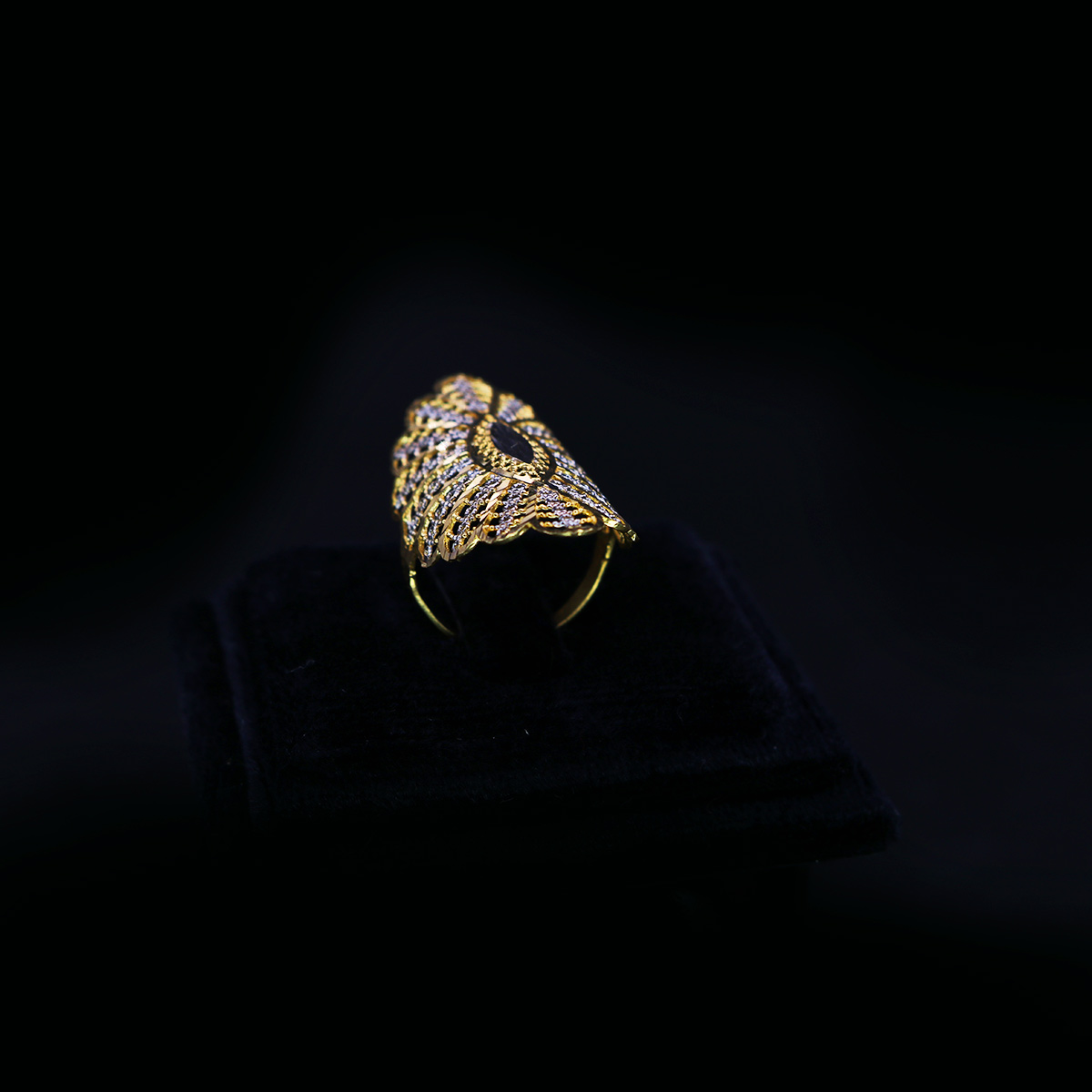 Glorious-Allure-Gold-Ring-02-dgoldpassion