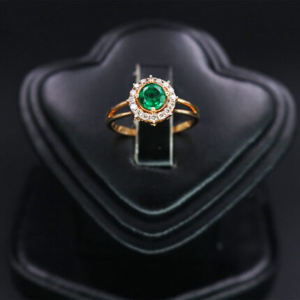 Green-Gemstoned-Loving-Ring-02-dgoldpassion