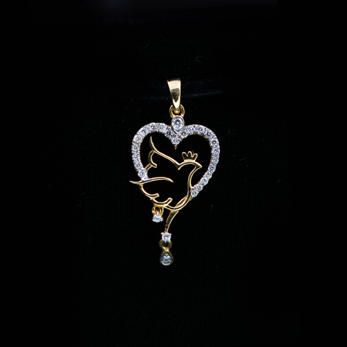 Lovebird-Sparkle-Elegant-Diamond-Pendant-01-dgoldpassion