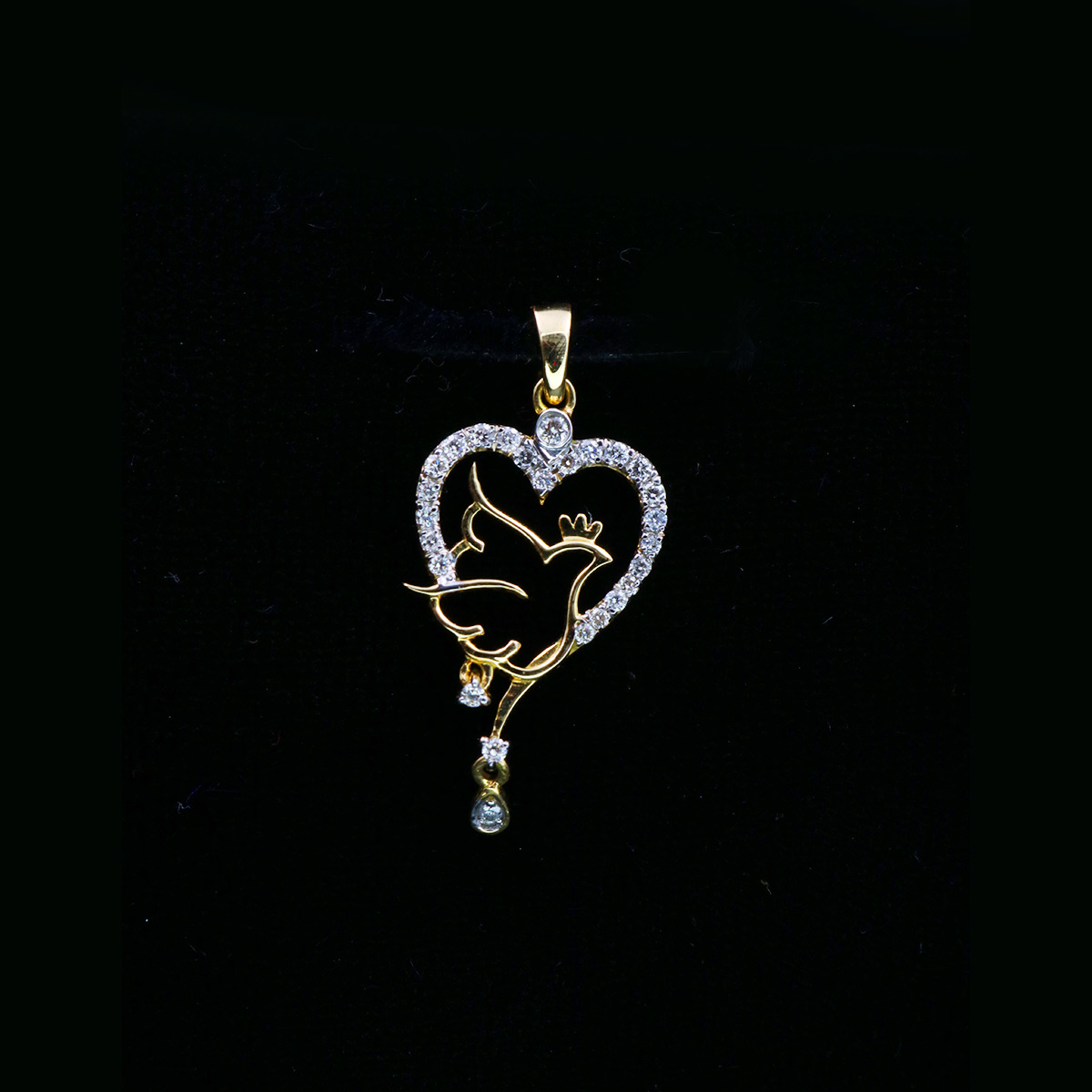 Lovebird-Sparkle-Elegant-Diamond-Pendant-02-dgoldpassion