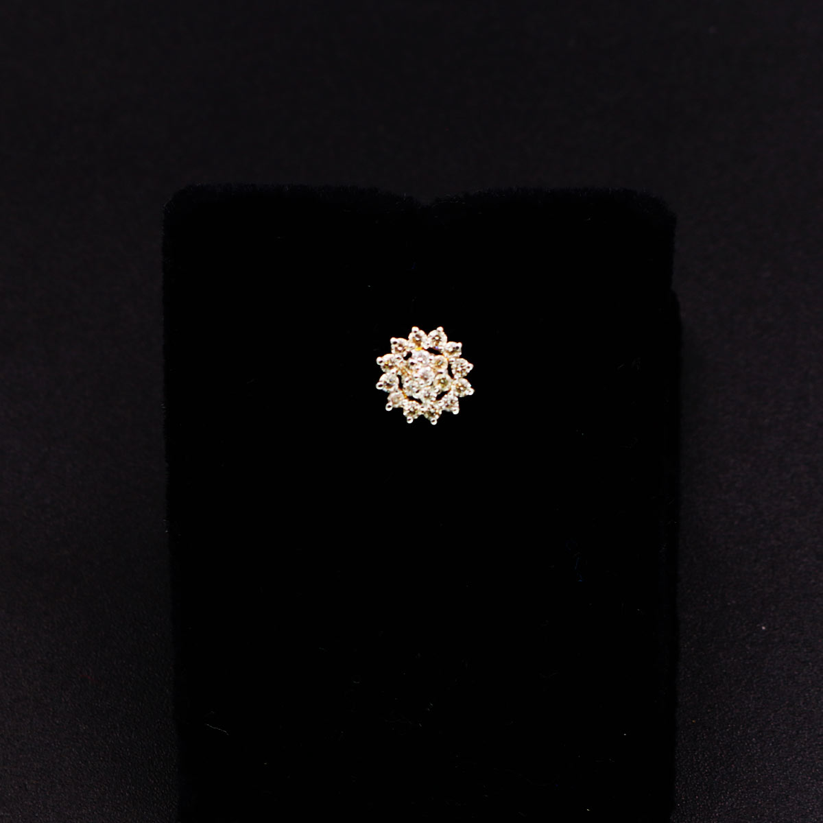 Lovely-Diamond-Nosepin-02-dgoldpassion