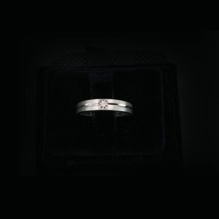 Mesmerizing-Diamond-in-Platinum-Ring-01-dgoldpassion
