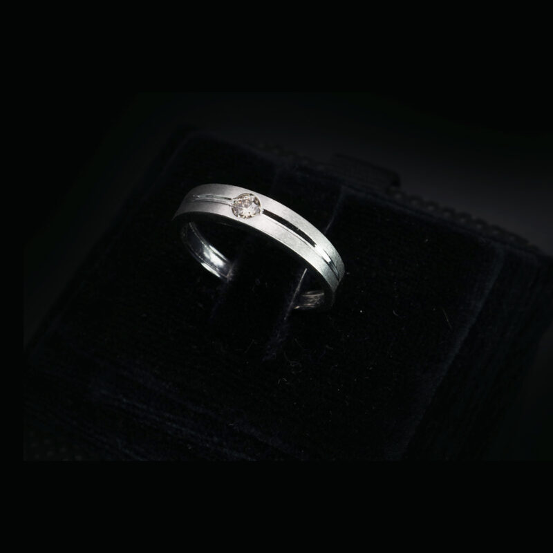 Mesmerizing-Diamond-in-Platinum-Ring-02--dgoldpassion