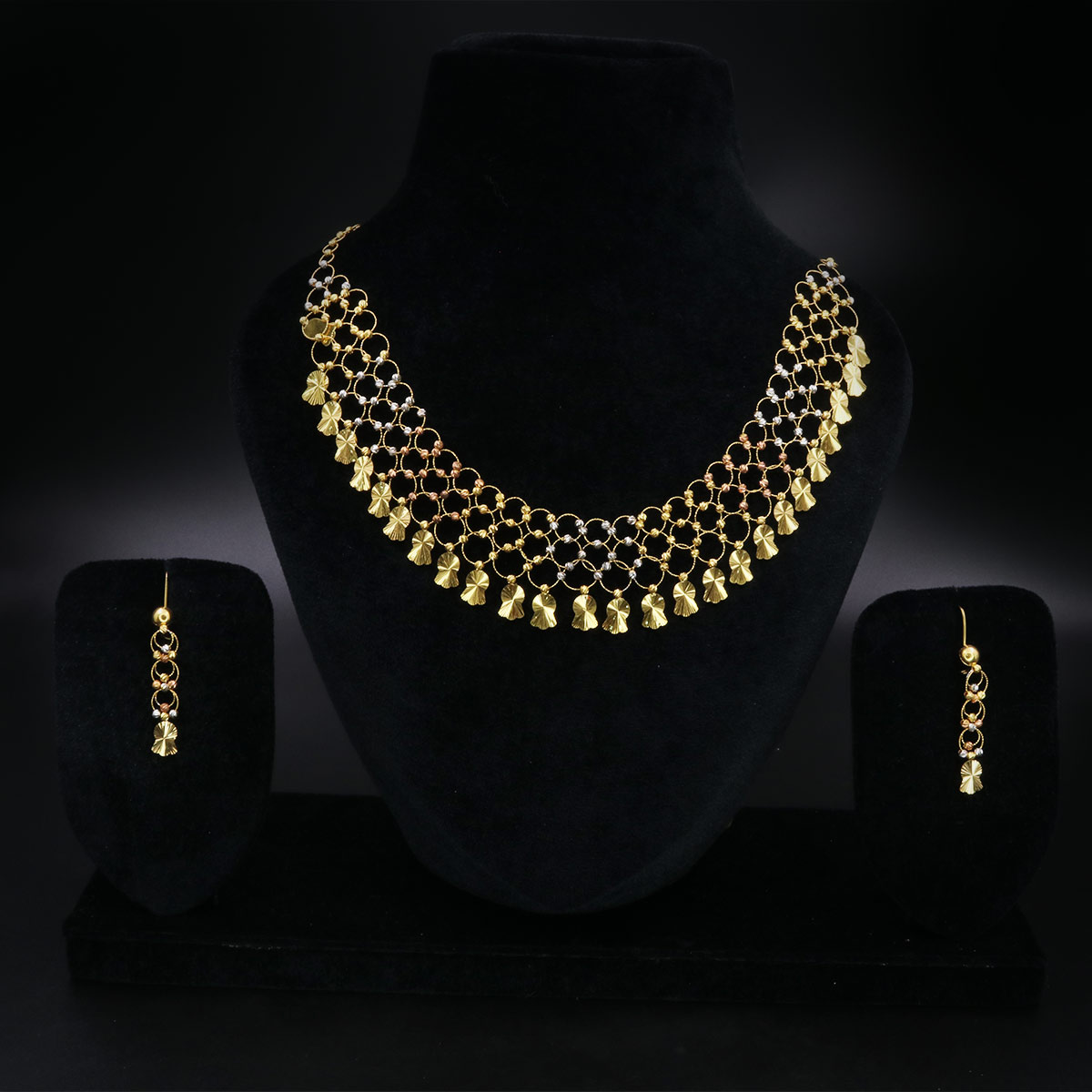 Mesmerizing-Stylish-Necklace-Set-01-dgoldpassion