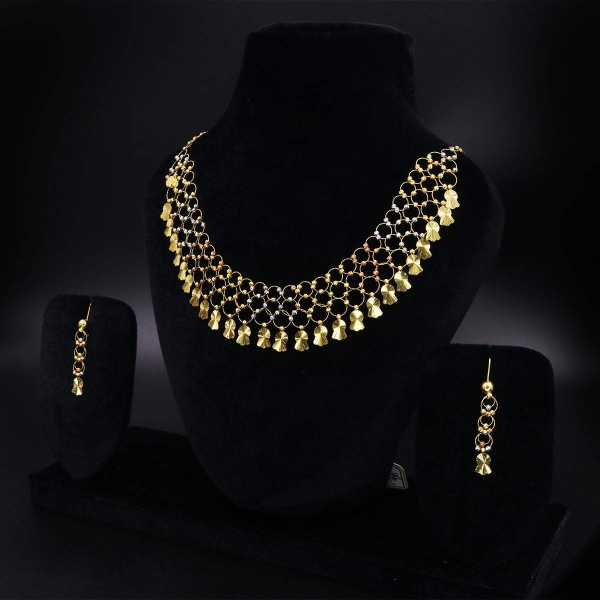 Mesmerizing-Stylish-Necklace-Set-02-dgoldpassion