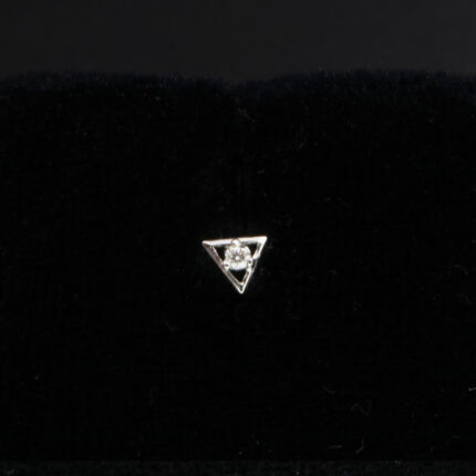 Sleek-&-Chic-Diamond-Nose-Stud-01-dgoldpassion