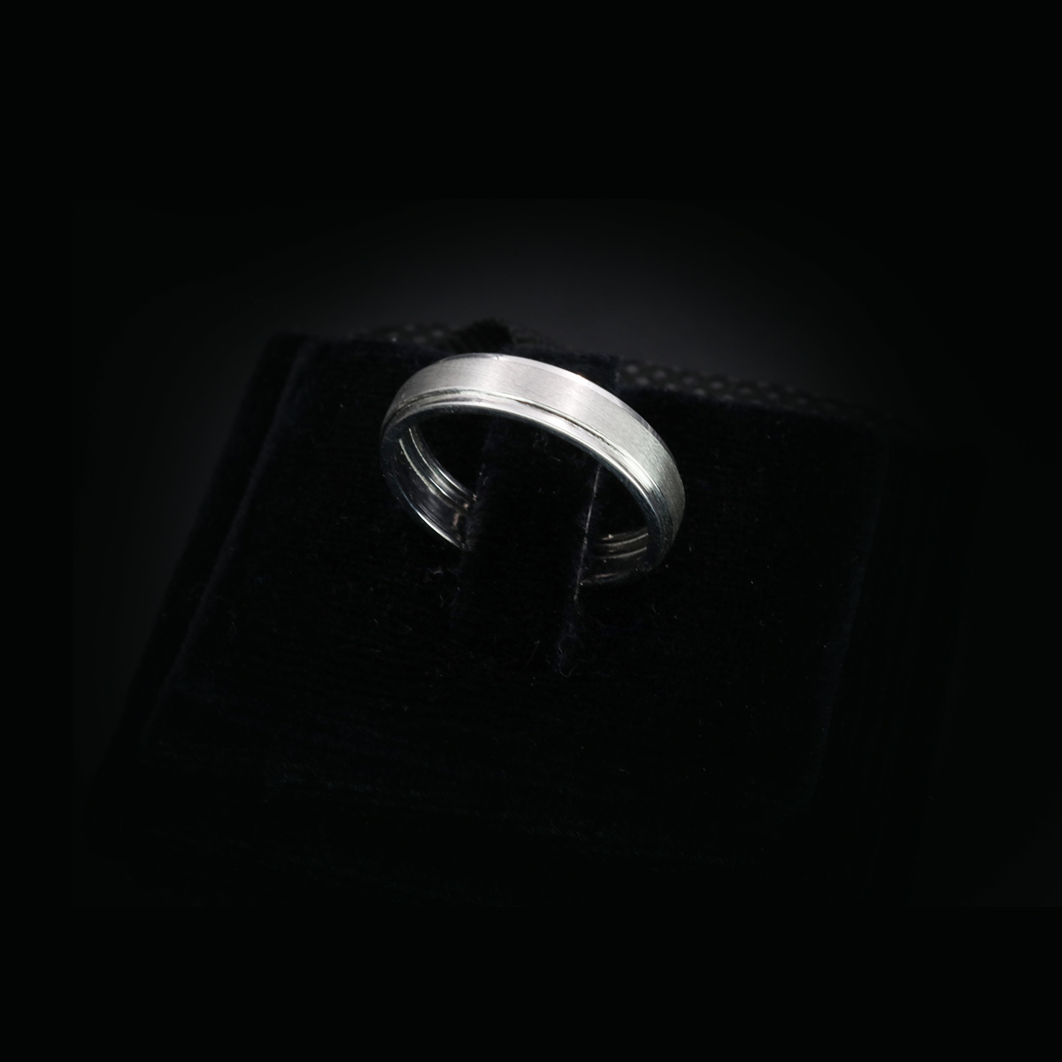 Sleek-Simplicity---Platinum-Ring-02-dgoldpassion