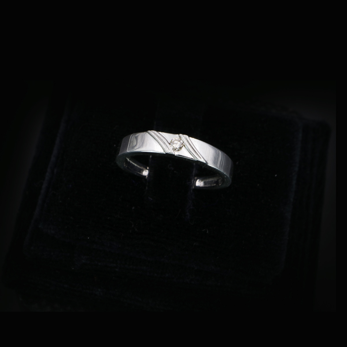 nigmatic-Eternal-Brilliance---Platinum-Ring-01-dgoldpassion